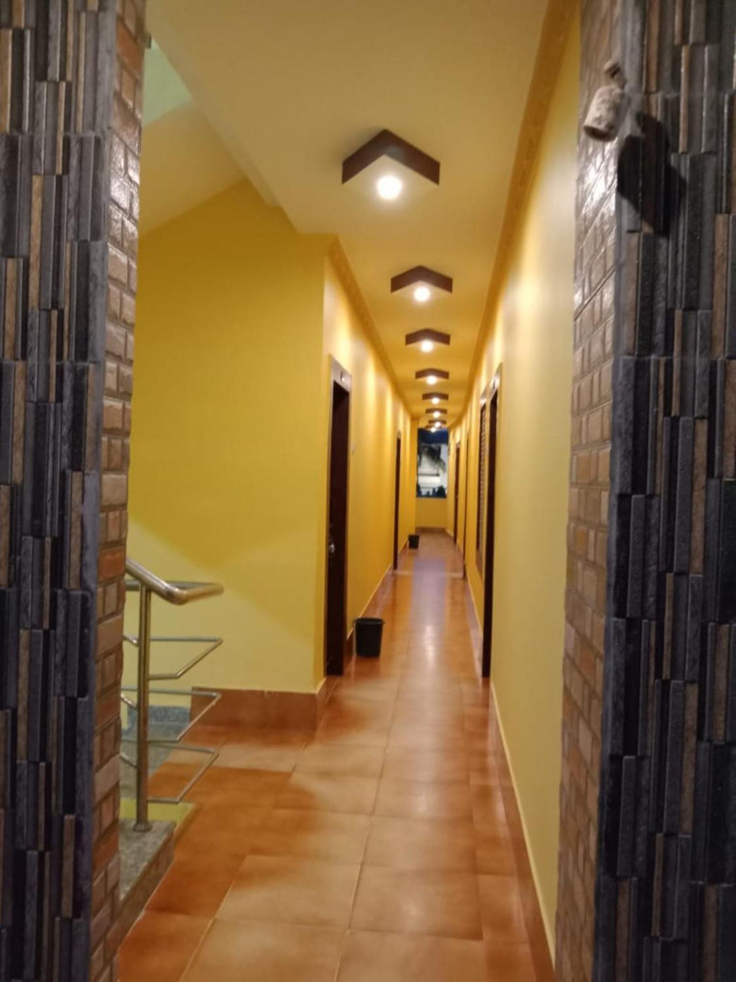 Goroomgo Sahoo Palace Puri - Prime Location Near Sea Beach - Excellent Service With Parking Facilities Exterior photo