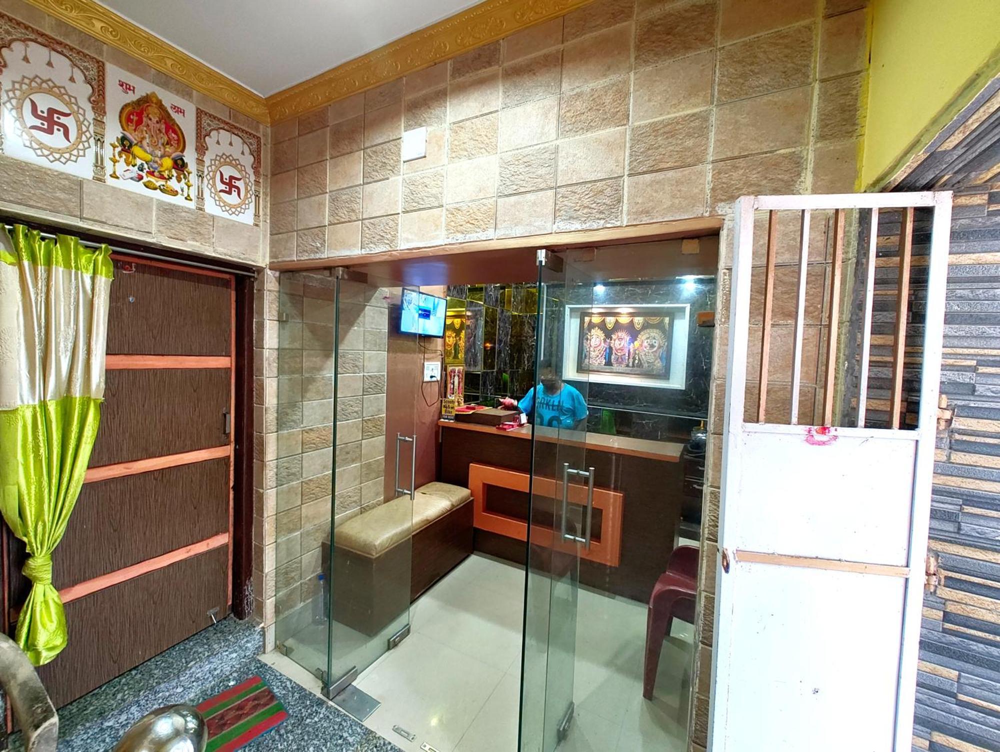 Goroomgo Sahoo Palace Puri - Prime Location Near Sea Beach - Excellent Service With Parking Facilities Exterior photo